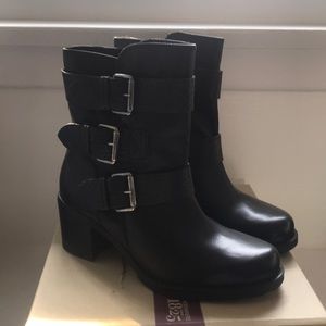 CLARKS FERNWOOD LAKE BLACK LEATHER BOOTS NWT SZ 7